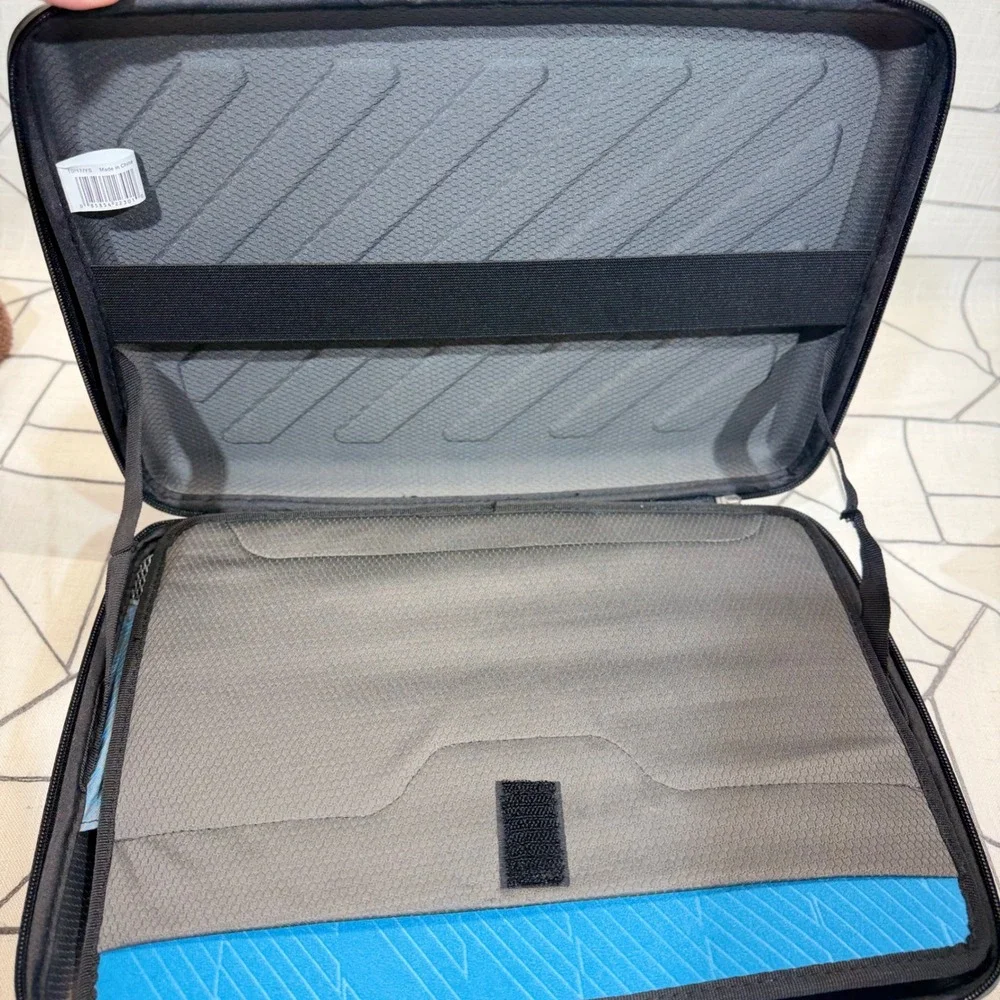 Thule Gauntlet3.0 MacBook Pro 13 Attache Rugged Hard Shell Sleeve Case TGSE-2253